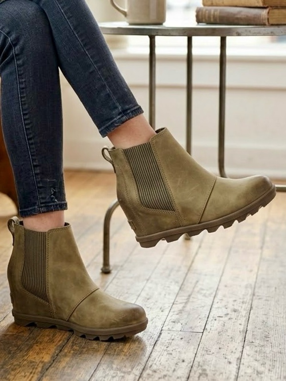 SOREL Joan Of Arctic II Wedge Chelsea Boots Sz 7 Khaki Beige Leather Waterproof